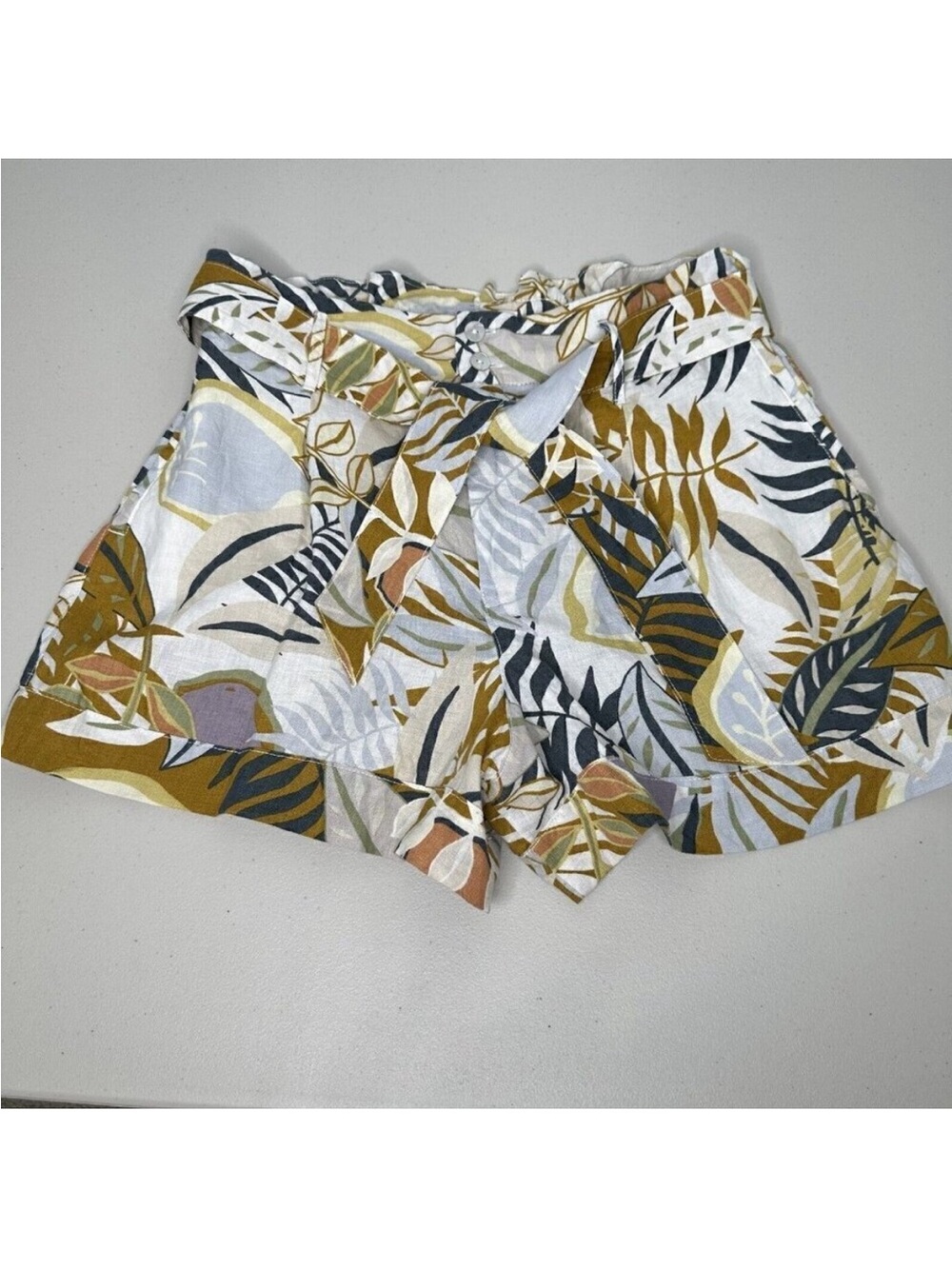 C and C California Shorts Linen Palm Print Belted‎ XL Paper bag